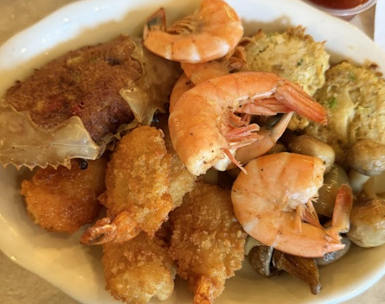 Crabby Mike’s Calabash Seafood signature dishes Alaskan Snow Crab Legs
Fried Oysters
Prime Rib